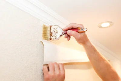 Pose de papier peint à Crannes-en-Champagne — revêtements muraux et toiles de verre
